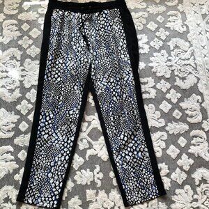 Apt 9, Black, relaxed fit pants w/White/Blue/Black snakeskin print, Sz: Medium